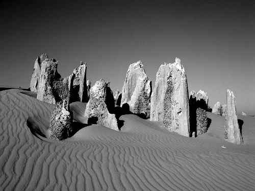 800px_pinnacles_western_australia.jpg