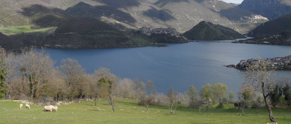 Lago di Turano 2.jpg